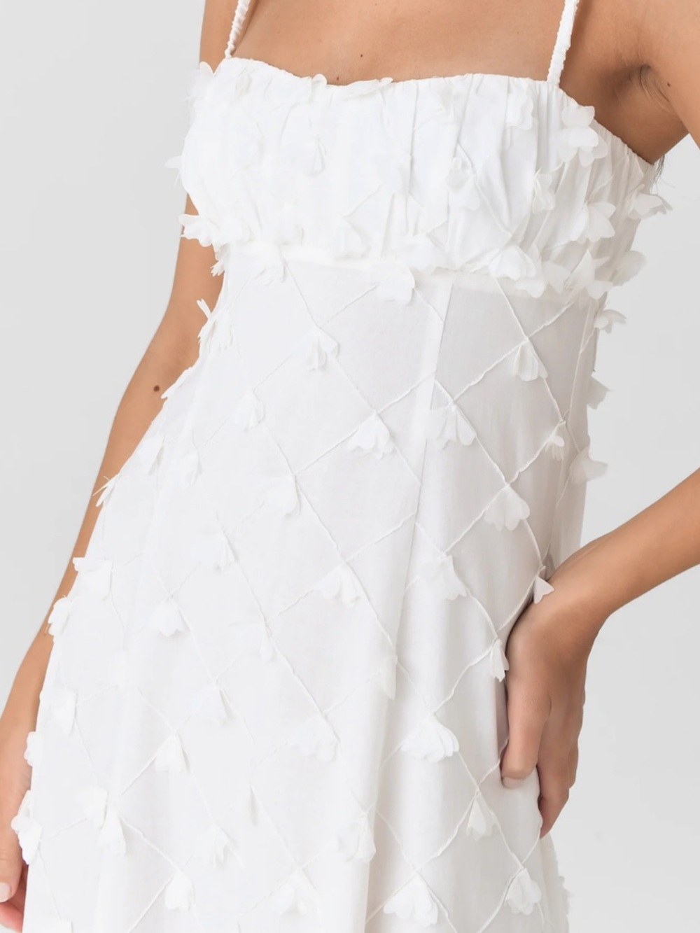 White CLEA dress - Picture 3 of 6
